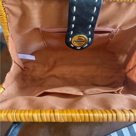 Beautiful, like new. Wicker purse - Picture 5 of 5